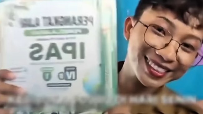 Mohammad Yasin, Guru Honorer di Tolitoli yang Sempat Viral karena Berdandan Kini Diberhentikan