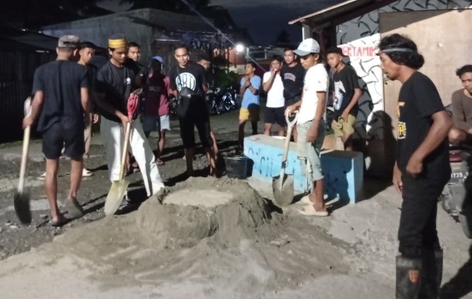 Kesal Menunggu Perbaikan! Aksi Swadaya Pemuda Porame Soroti Lambannya Respons Pemerintah Kabupaten Sigi
